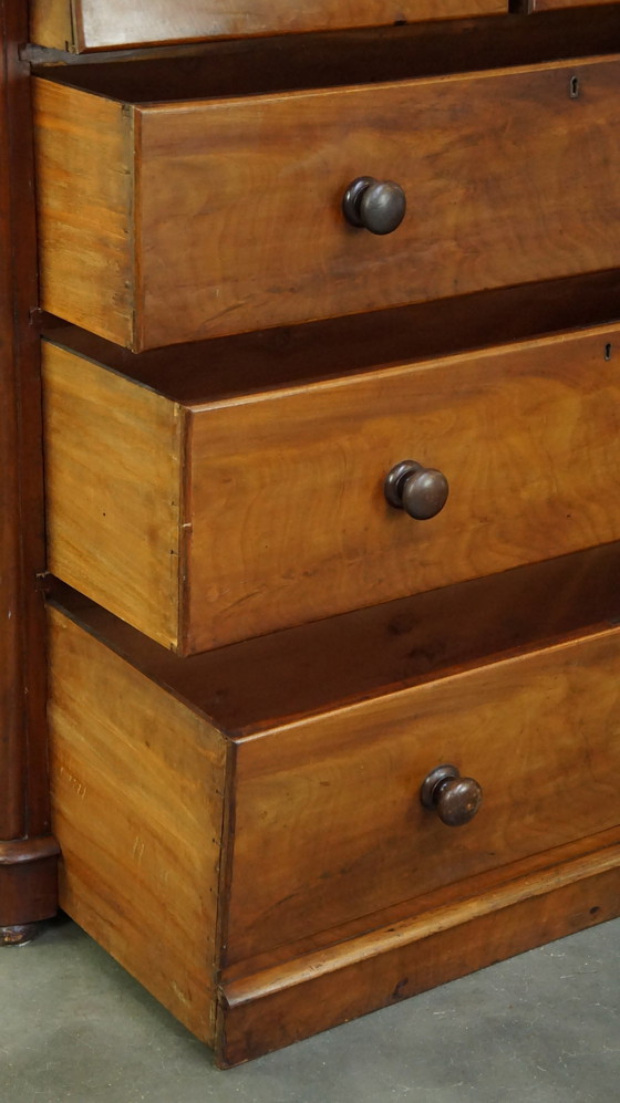 Image 1 of Large Mahogany Chest of Drawers With 5 Drawers