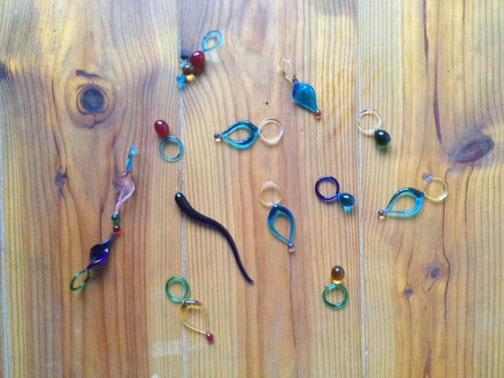 Image 1 of Lampada a sospensione di design con pendenti in vetro e palline colorate