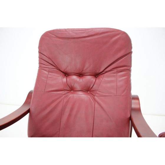 Image 1 of Poltrona vintage in pelle con poggiapiedi di Ton, Cecoslovacchia 1980