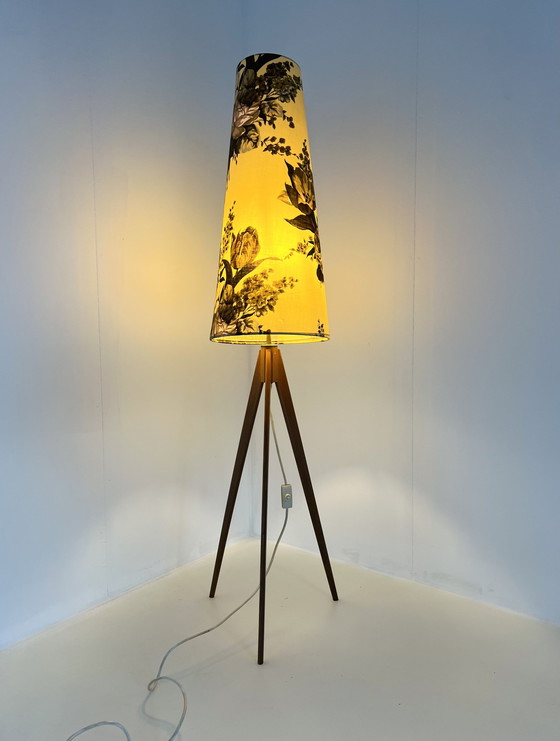 Image 1 of Lampada da terra con treppiede in teak anni &#39;60