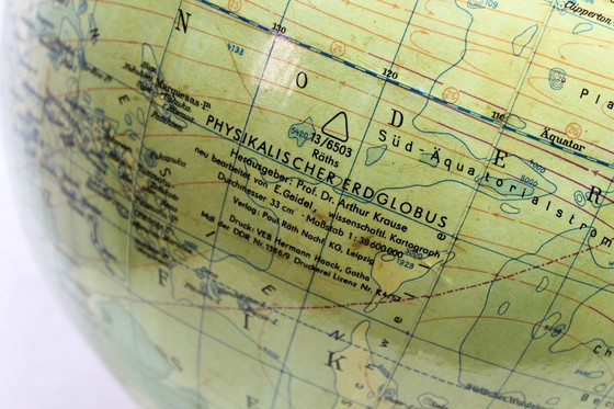 Image 1 of Vintage Erdglobus world map