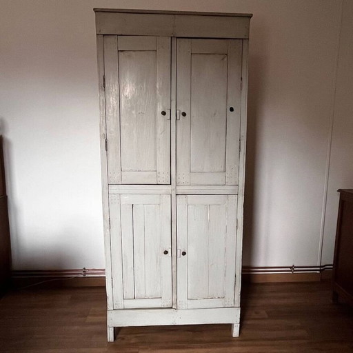 4-door cabinet