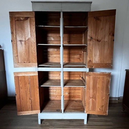 4-door cabinet