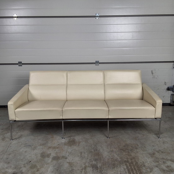 Image 1 of Fritz Hansen Series 3300 Sofa/Settee