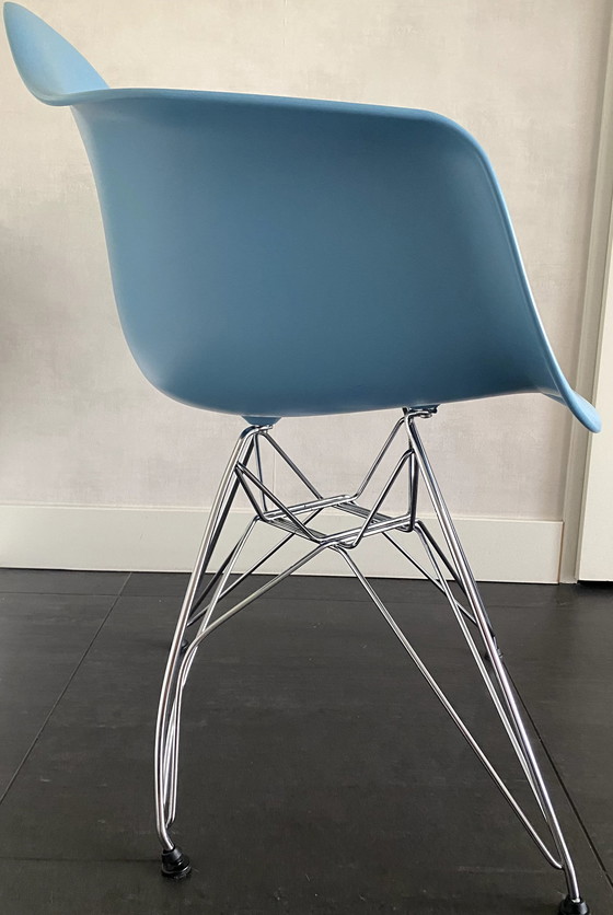 Image 1 of 6x Eames DAR armchair