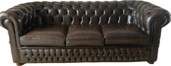 Image 1 of Chesterfield Sofa 2- And 3-Seater Sofa And York Chair