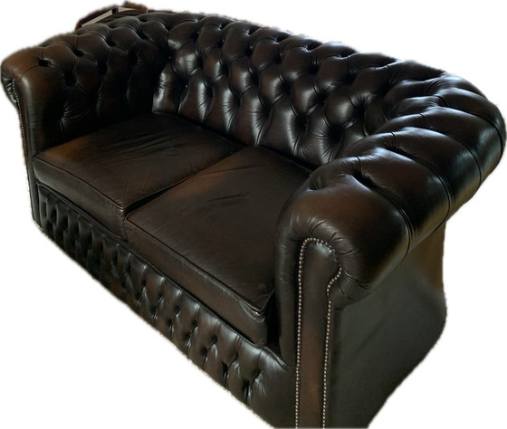 Image 1 of Chesterfield Sofa 2- And 3-Seater Sofa And York Chair