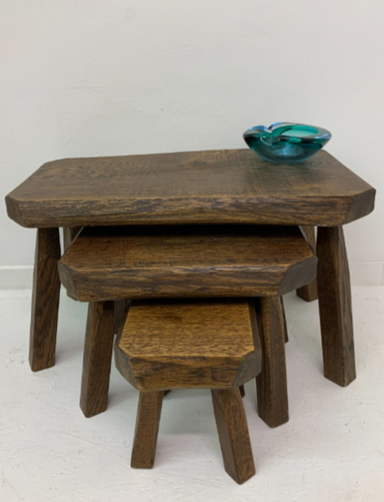 Ensemble de 3 tables gigognes brutalistes en bois de chêne, années 1970 – Tables basses, Wood, Vintage