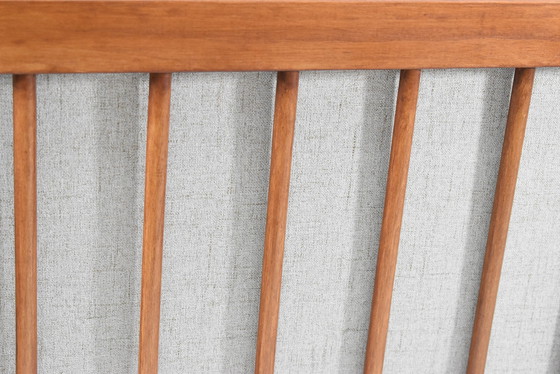 Image 1 of Sofá escandinavo de dos plazas, capuchino y teca