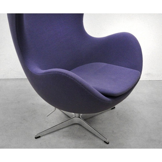 Image 1 of Vintage purple "Egg chair" armchair by Arne Jacobsen for Fritz Hansen