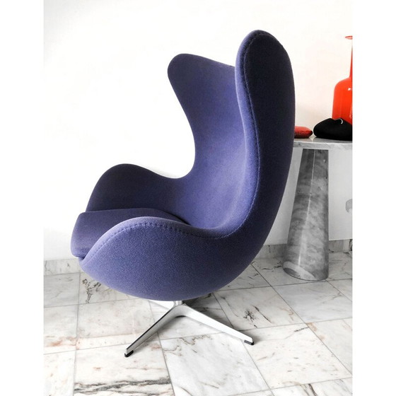 Image 1 of Vintage purple "Egg chair" armchair by Arne Jacobsen for Fritz Hansen