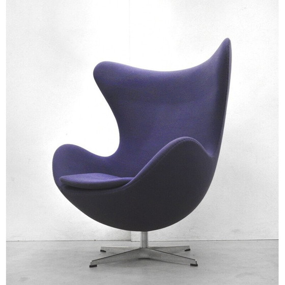 Image 1 of Vintage purple "Egg chair" armchair by Arne Jacobsen for Fritz Hansen
