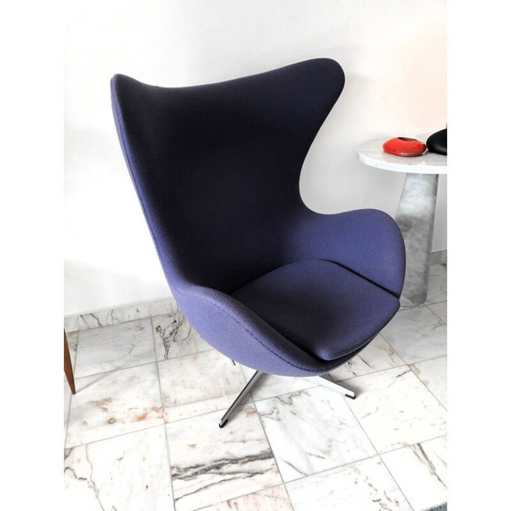 Image 1 of Vintage purple "Egg chair" armchair by Arne Jacobsen for Fritz Hansen