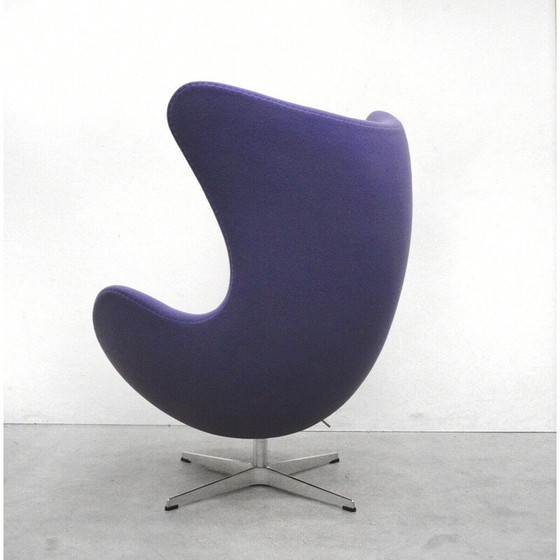 Image 1 of Vintage purple "Egg chair" armchair by Arne Jacobsen for Fritz Hansen