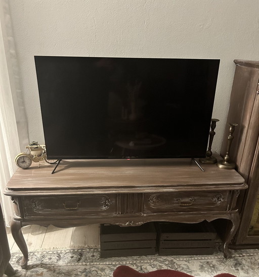 1 TV cabinet