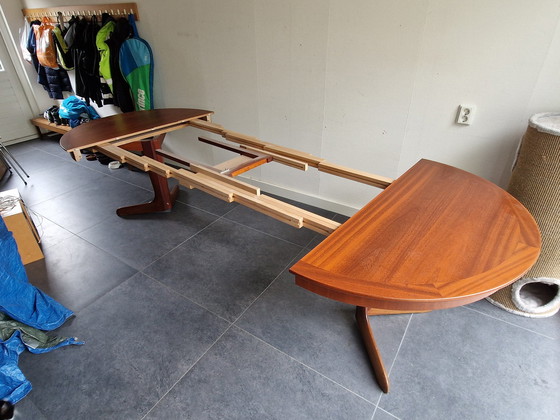 Image 1 of Alma Extendable dining table teak