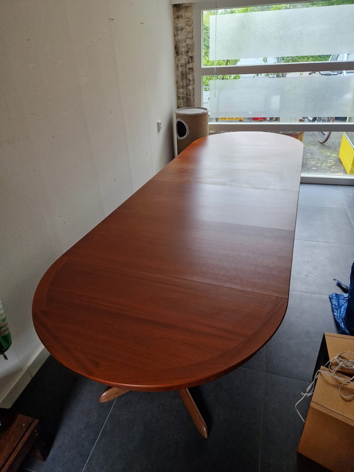 Alma Extendable dining table teak