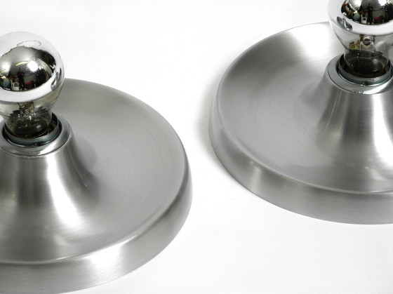 Image 1 of Due lampade da soffitto o da parete in alluminio rotonde in stile pop art spaziale degli anni '60