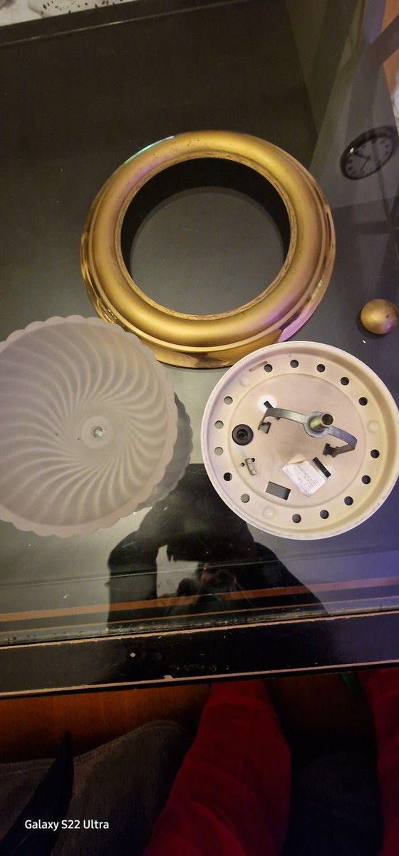 Image 1 of Plafonnier vintage rond jaune doré lampe murale en verre