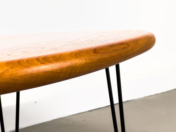 Image 1 of Table basse ovale en teck massif par Glostrup, 1970