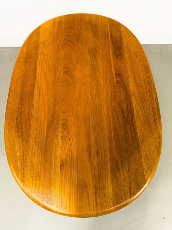 Image 1 of Table basse ovale en teck massif par Glostrup, 1970