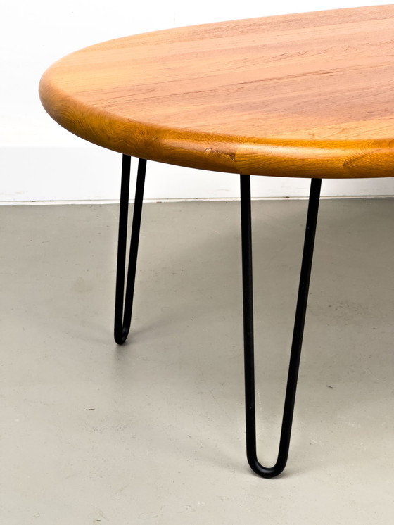 Image 1 of Table basse ovale en teck massif par Glostrup, 1970