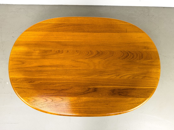 Image 1 of Table basse ovale en teck massif par Glostrup, 1970