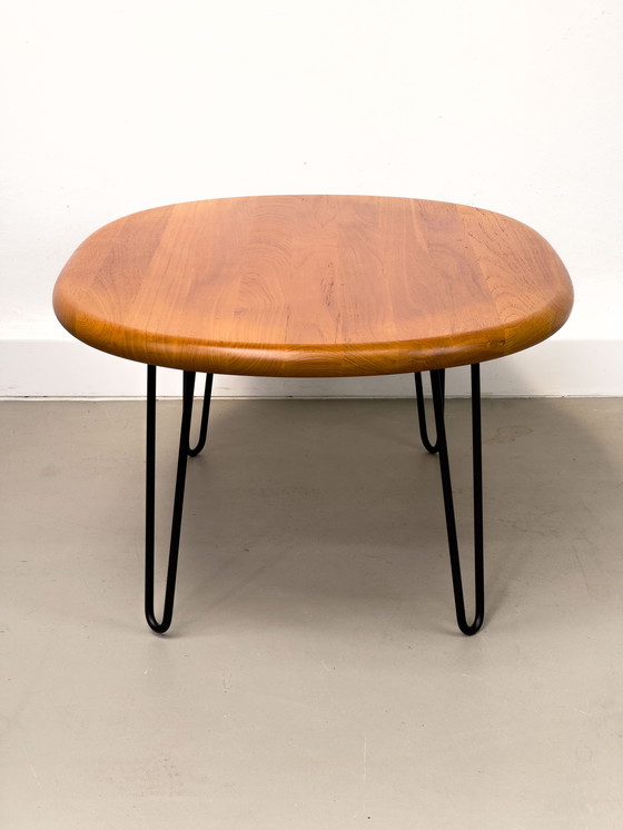 Image 1 of Table basse ovale en teck massif par Glostrup, 1970