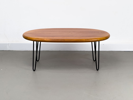 Image 1 of Table basse ovale en teck massif par Glostrup, 1970