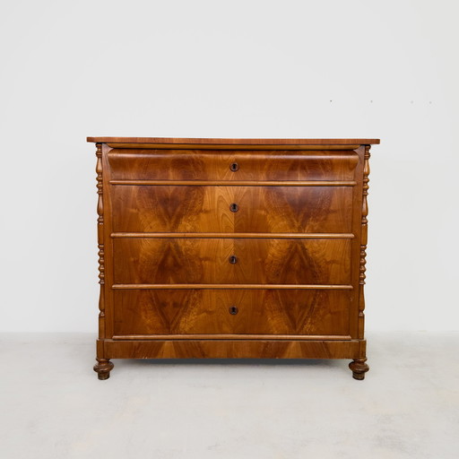  Elegant Biedermeier chest of drawers