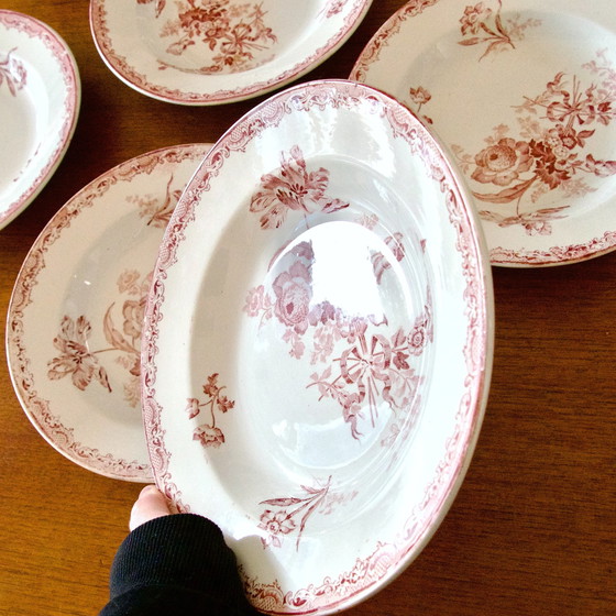 Image 1 of Assiettes Du Xixe Siècle Terre De Fer Rose Sarreguemines "Fontanges