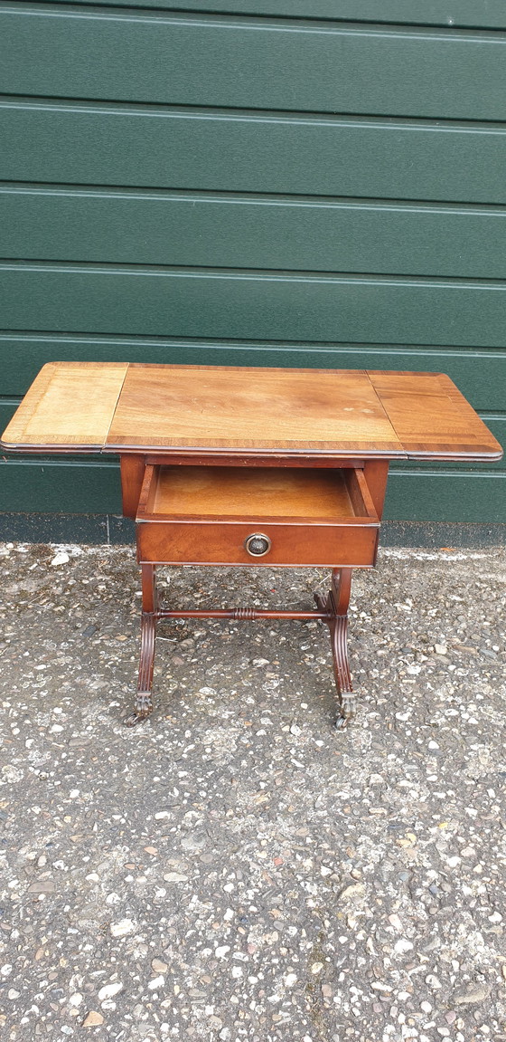 Image 1 of Table d'appoint vintage