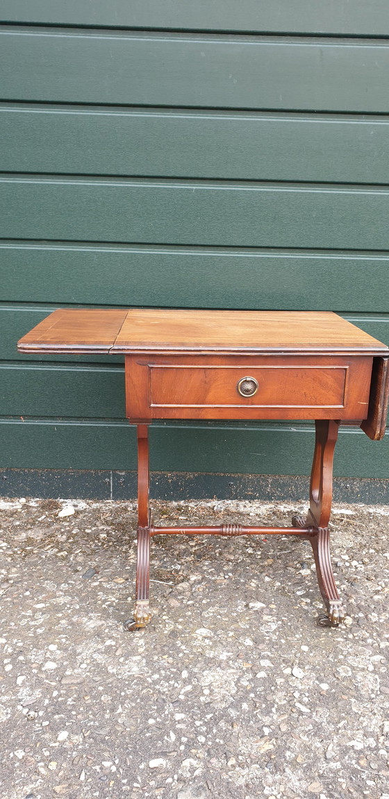 Image 1 of Table d'appoint vintage