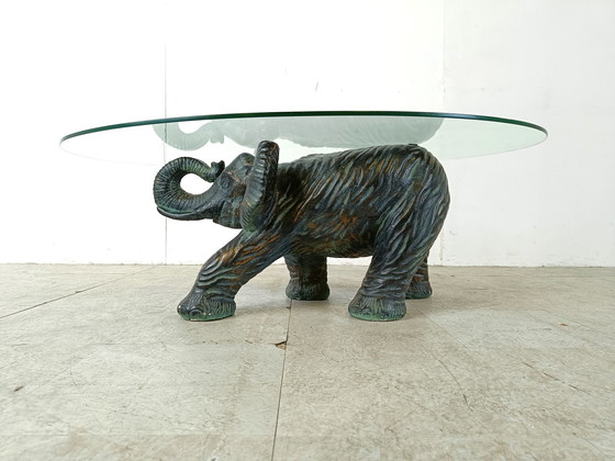 Image 1 of Tavolino da caffè vintage a forma di elefante scultoreo
