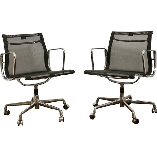 Coppia di poltrone Eames vintage modello Ea 117 di Vitra