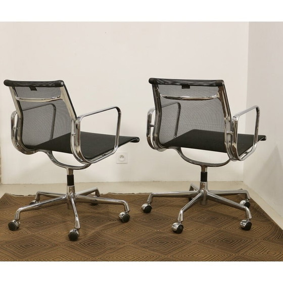 Image 1 of Pair of vintage Eames armchairs model Ea 117 by Vitra