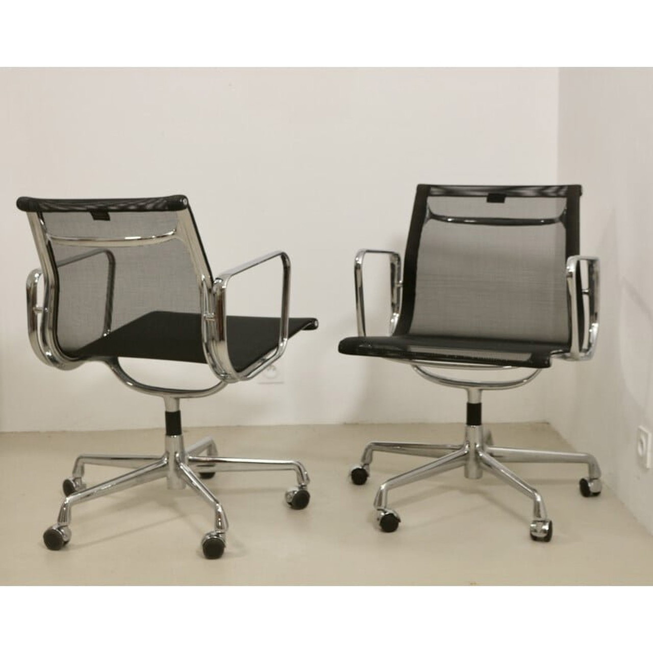 Vitra eames ea 117 2025