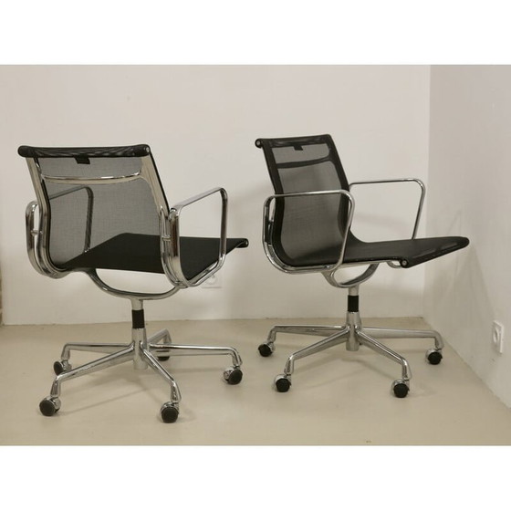 Image 1 of Pair of vintage Eames armchairs model Ea 117 by Vitra