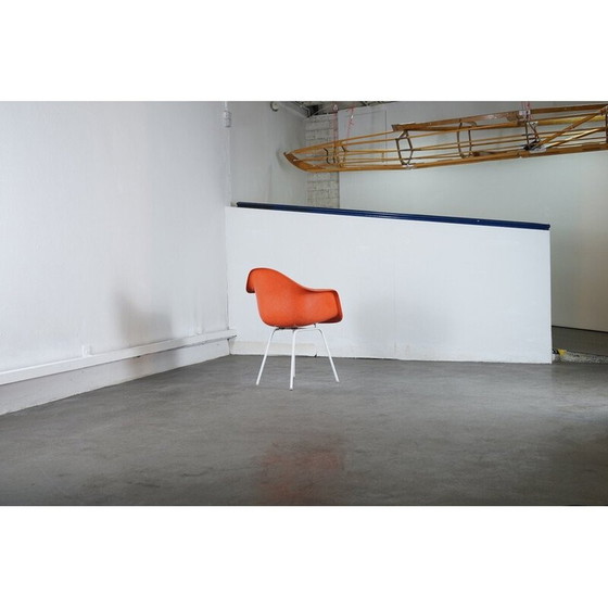 Image 1 of Sedia vintage in fibra di vetro arancione di Charles e Ray Eames per Vitra, Germania 1960