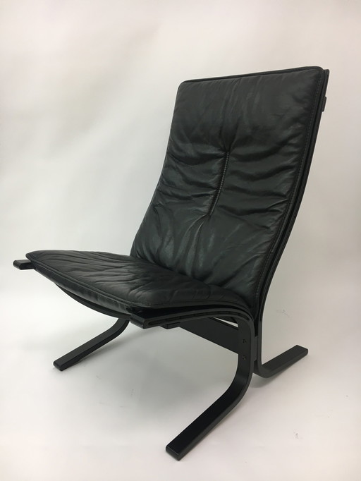 Mid-Century design black leather lounge chair by Ingmar Relling for Westnofa, 1970’s