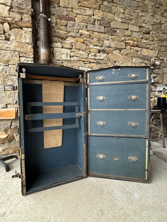 Image 1 of Garde-robe de voyage vintage