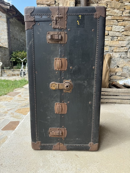 Garde-robe de voyage vintage