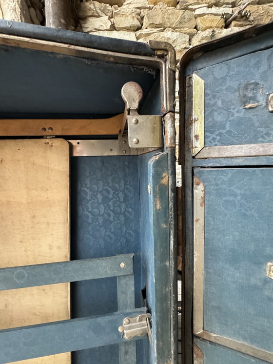 Image 1 of Garde-robe de voyage vintage