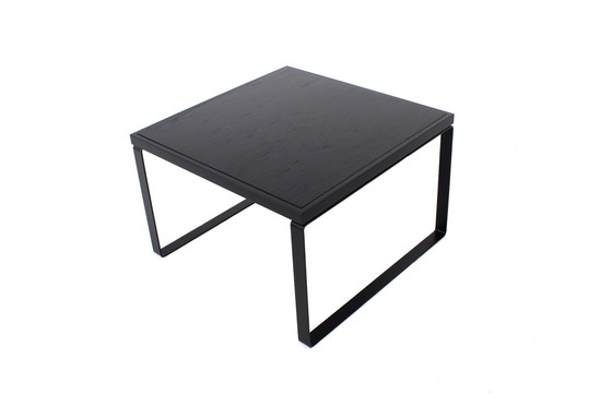 Image 1 of comme neuf, table basse carrée avec plateau réversible en chêne blanc et noir avec patins en acier