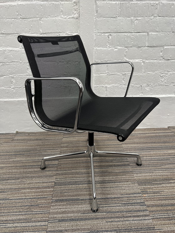 Image 1 of 1X Ea108 Netwave Charles Ray Eames Chair