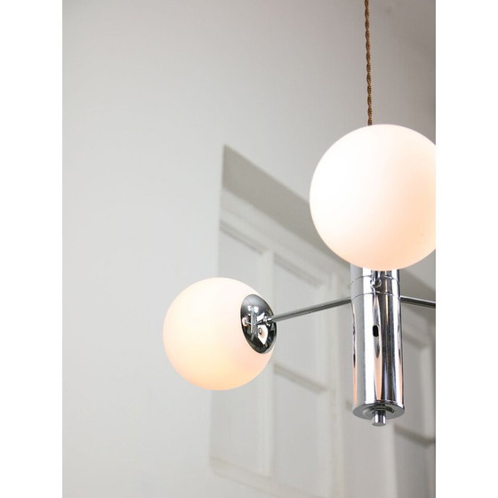 Image 1 of Vintage Sputnik chandelier in chrome and opaline, Italy 1970