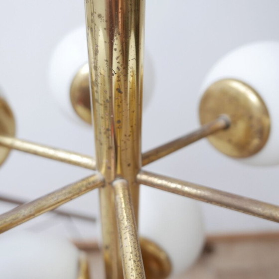 Image 1 of Lampadario vintage italiano in ottone e vetro opalino, anni '60