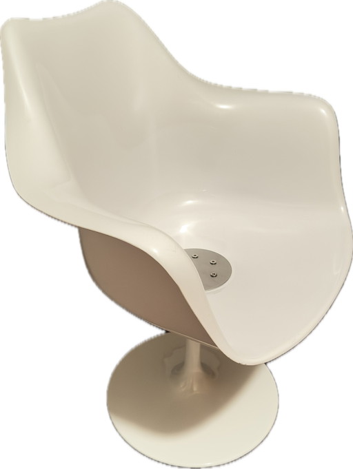 White tulip chair by Rudi Bonzanini 1970S