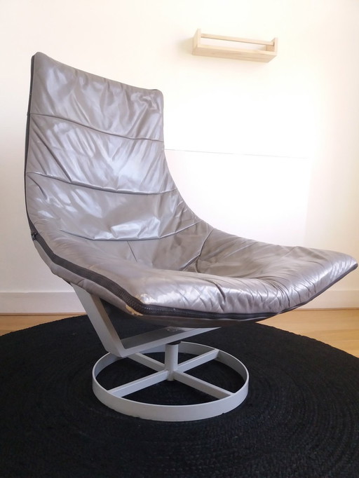 Young International (Gelderland Group), Jack Crebolder, Leather Armchair/Turned Chair.