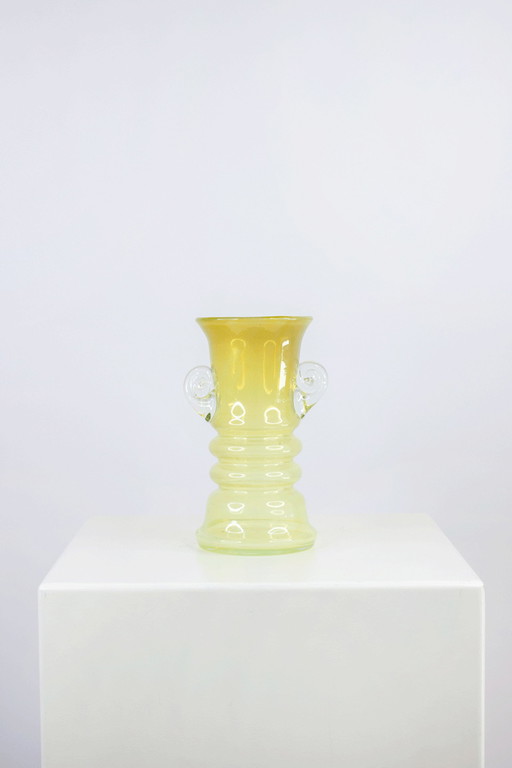 Vase en verre jaune de Jerzy Słuczan-Orkusz